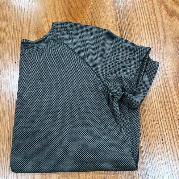 Lululemon Open Back Tee-Shirt - Picture 2 of 3